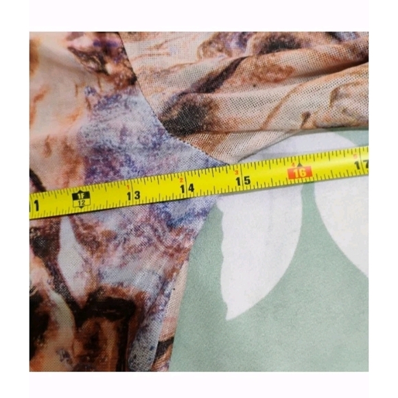 SHEIN Abstract Swirl Long Sleeve Cropped Blouse - Picture 4 of 5